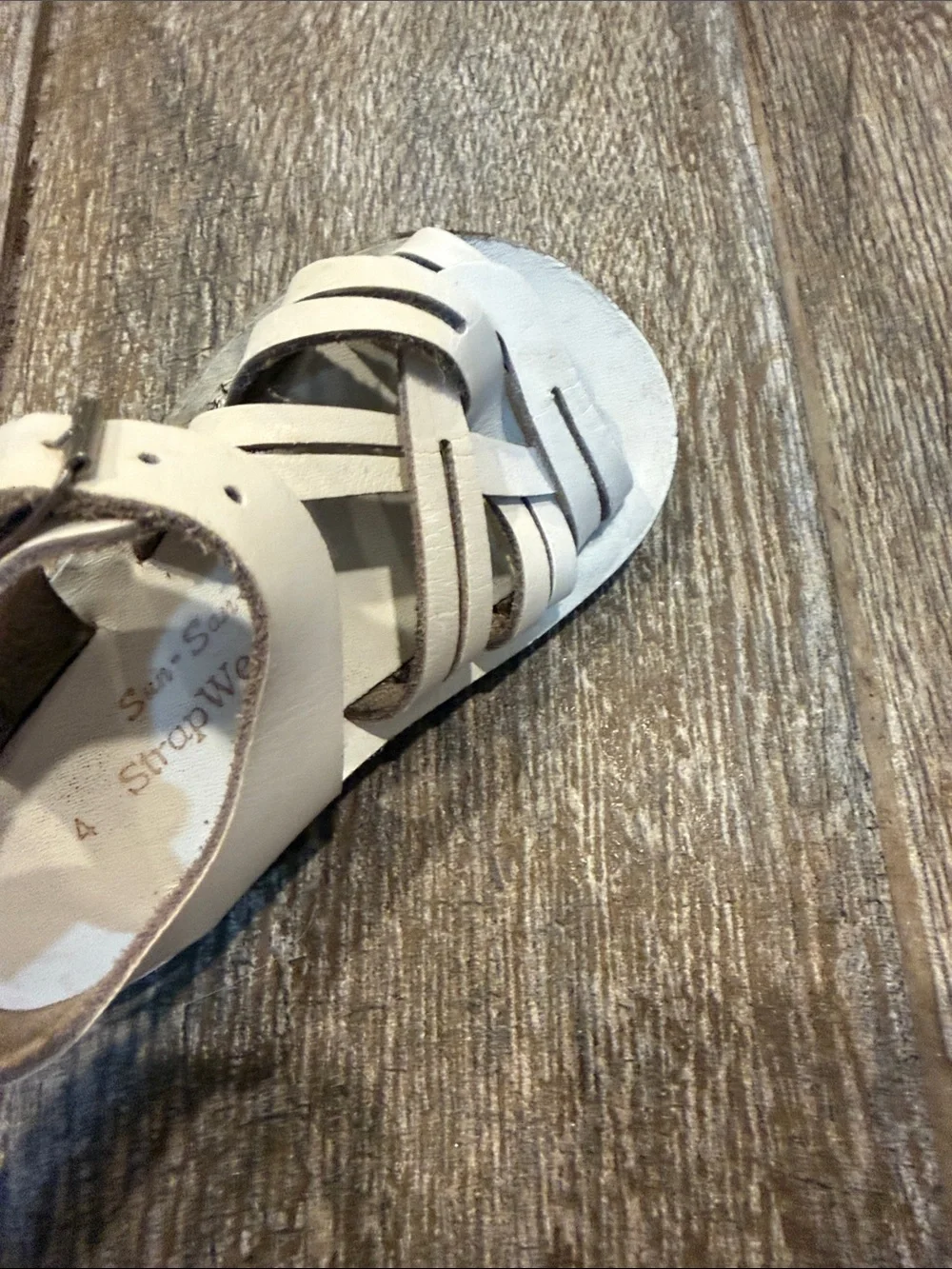 Sun San strap wees white sandals baby size 4